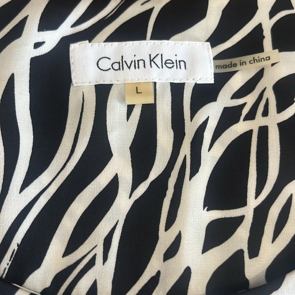 Calvin Klein Silky Scoop Neck Sleeveless Blouse, Black & Cream Print, Size L - Picture 5 of 12